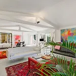 Artful Loft Retreat - Terrace, Parking - Happy וילה *