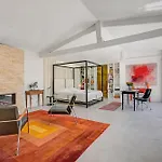 Antibes Loft Retreat - Happy