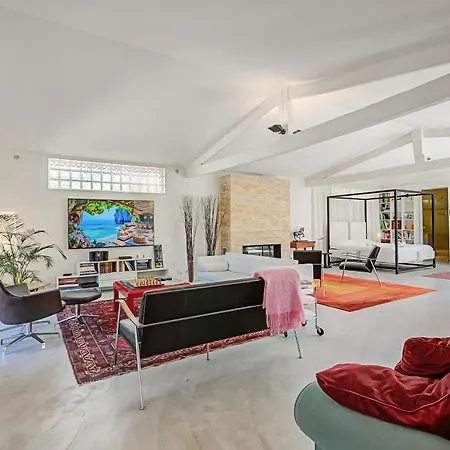 빌라 Artful Loft Retreat - Terrace, Parking - Happy 주앙레핑