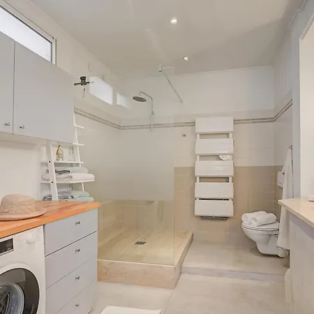 빌라 Artful Loft Retreat - Terrace, Parking - Happy