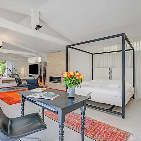 Artful Loft Retreat - Terrace, Parking - Happy 빌라