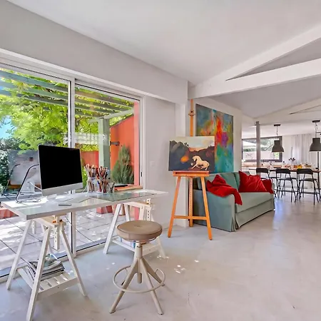 Artful Loft Retreat - Terrace, Parking - Happy * 주앙레핑