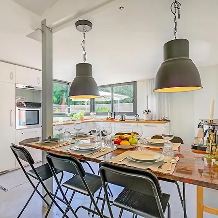 빌라 Artful Loft Retreat - Terrace, Parking - Happy