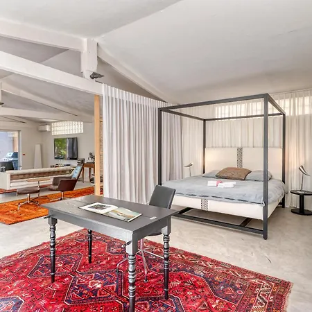 빌라 Artful Loft Retreat - Terrace, Parking - Happy